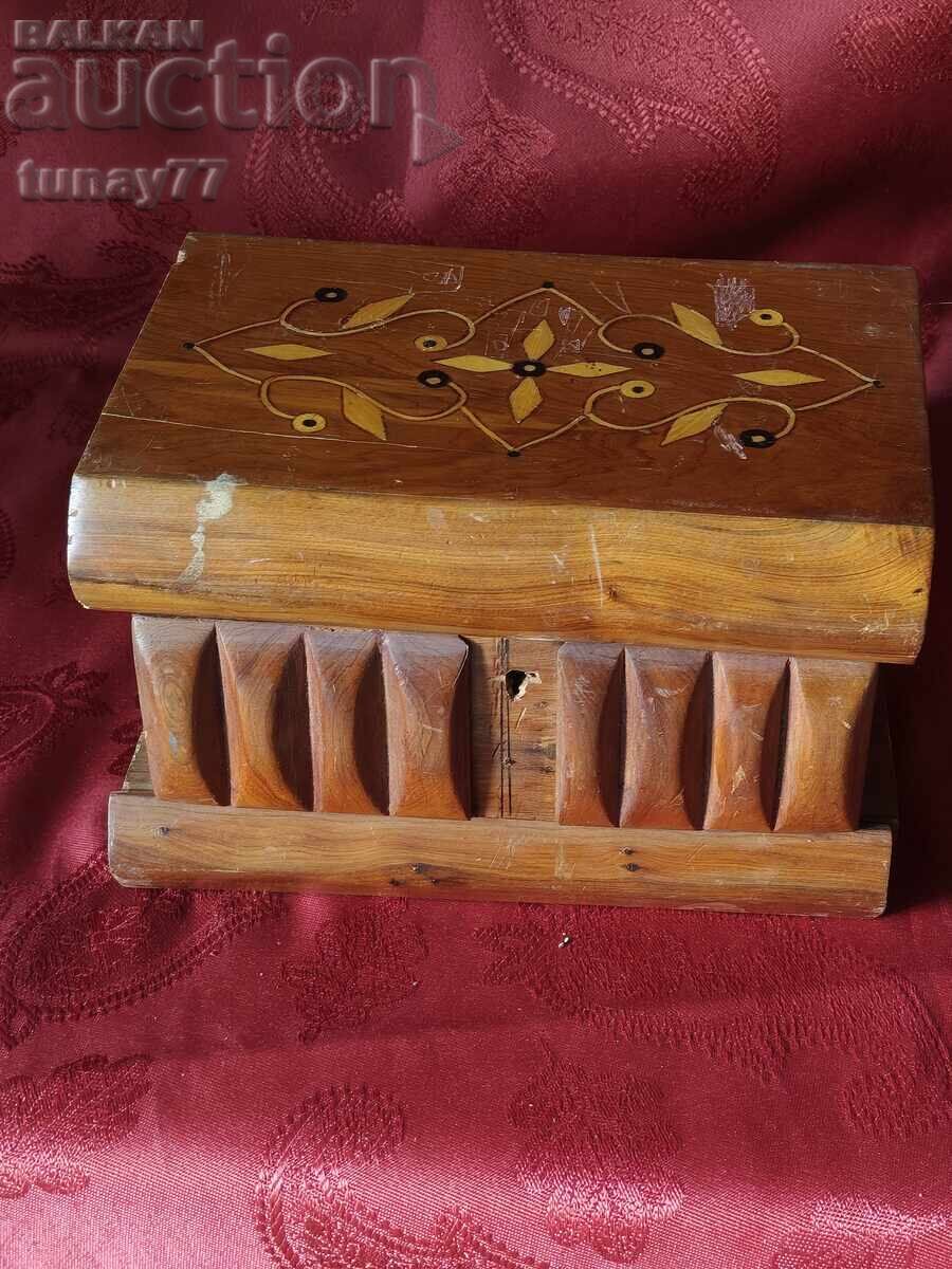 Vintage solid wood box with - 7