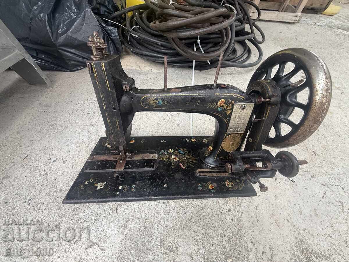 Αμερικανική ραπτομηχανή 1880 με τιμή € 120.00 | 234.70 BGN