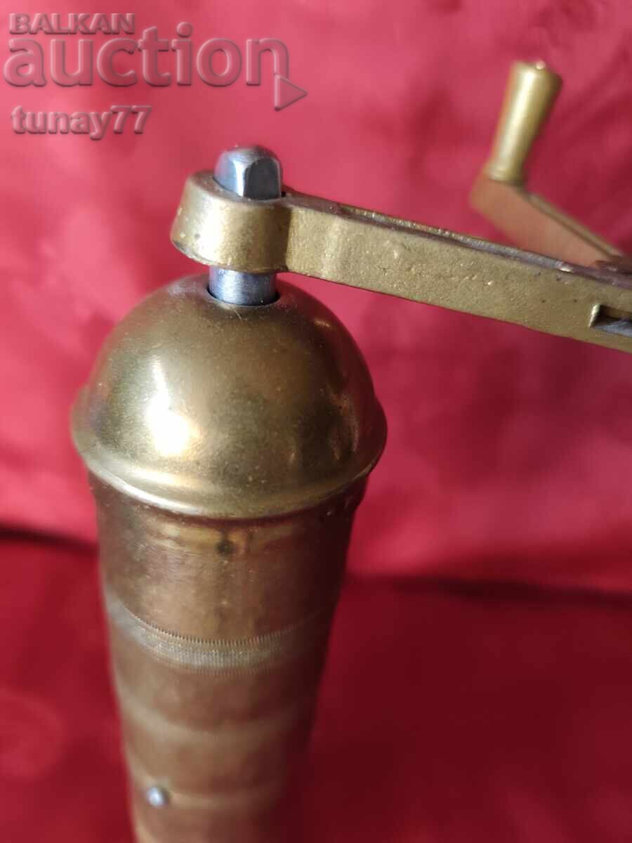 Vintage μπρούτζινος μύλος με σήμανση με τιμή € 0.01 | 0.02 BGN