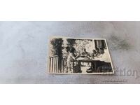 Fotografie Varna Bărbați și o fată tânără la o masă pe terasă