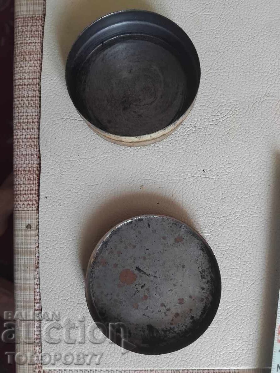 Παράδοση Ενδιαφέρον παλιό κουτί από βερνίκι παπουτσιών Παράδοση Ενδιαφέρον παλιό κουτί από βερνίκι παπουτσιών