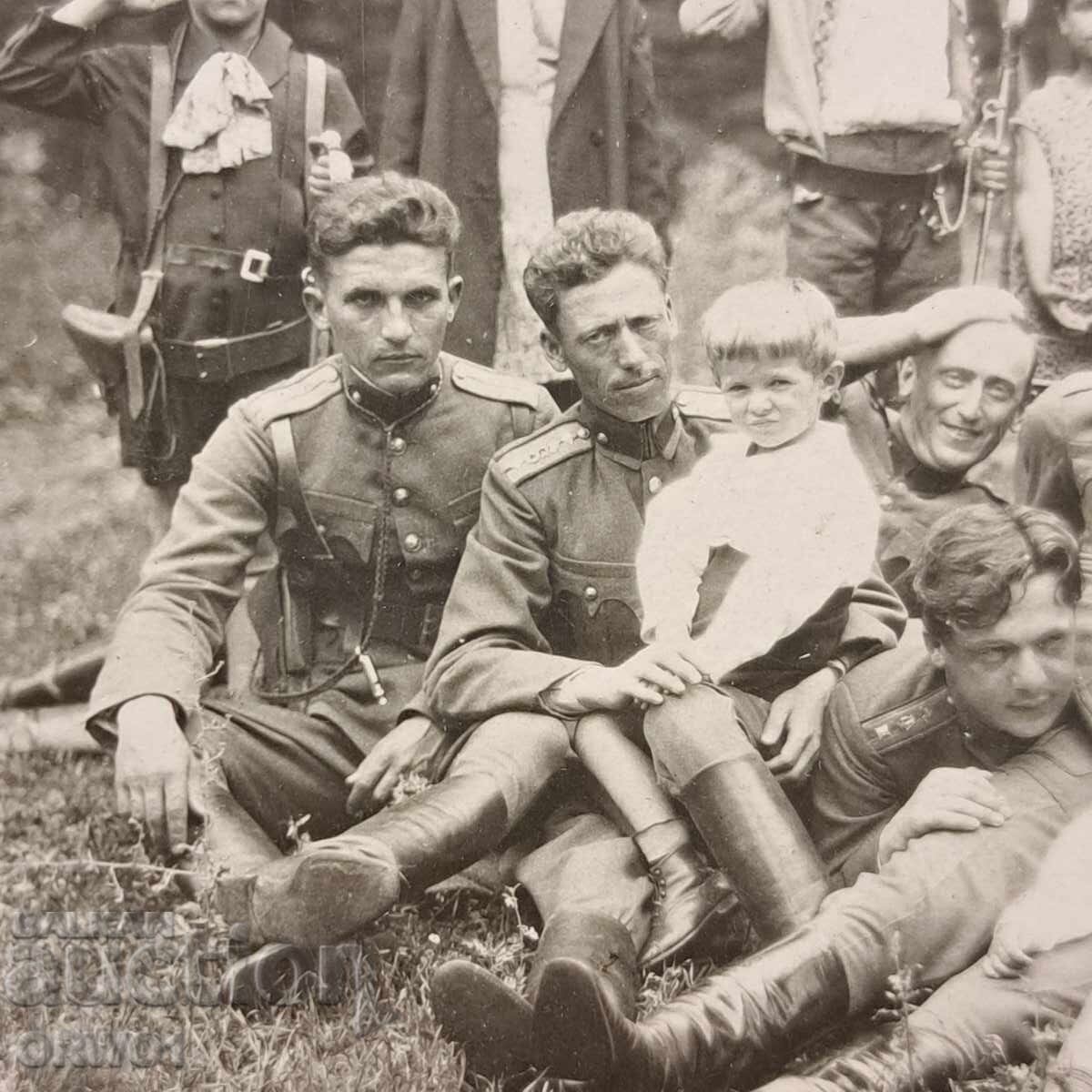 Аукцион Пикник офицери деца 1930те г. Снимка Царство България