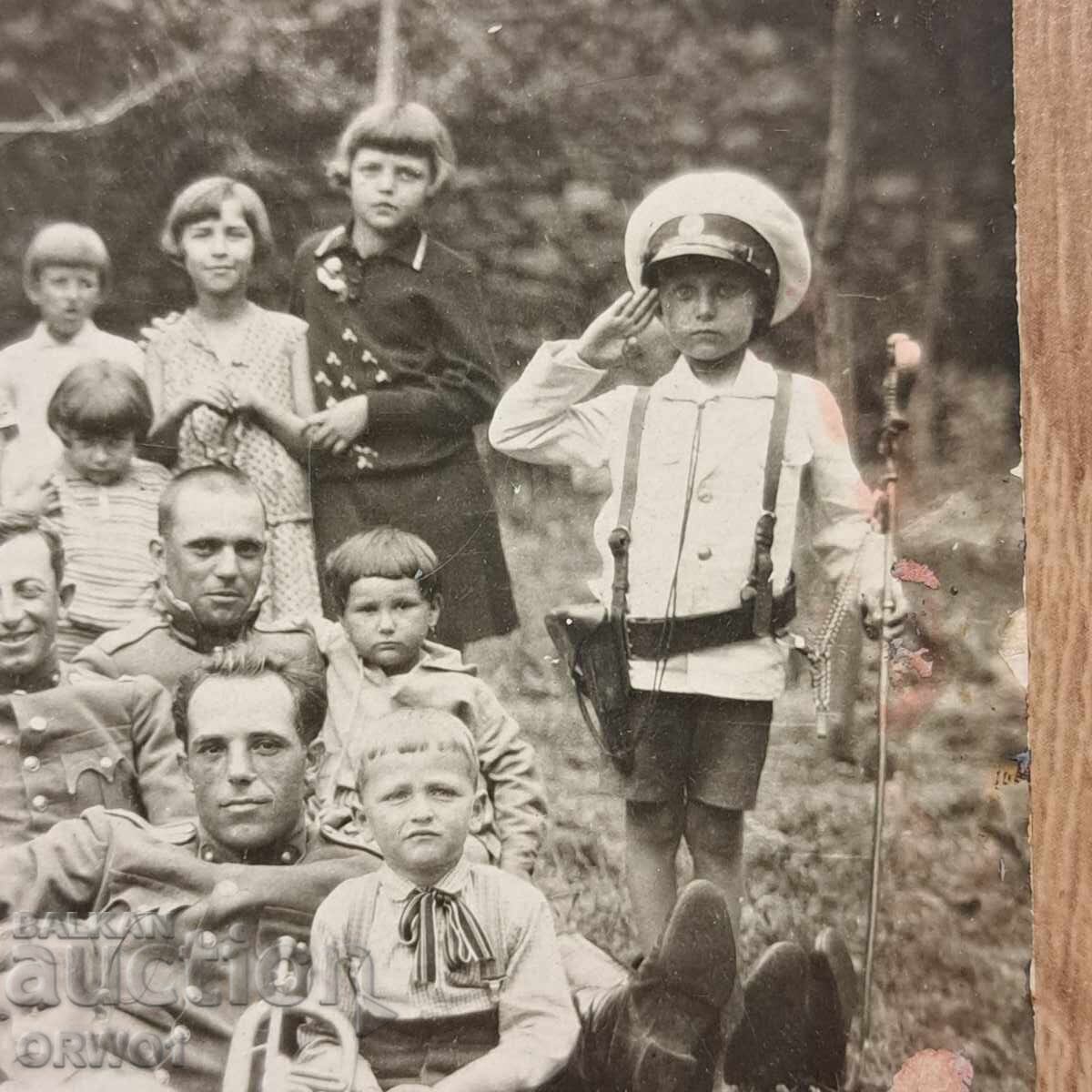 Доставка на Пикник офицери деца 1930те г. Снимка Царство България