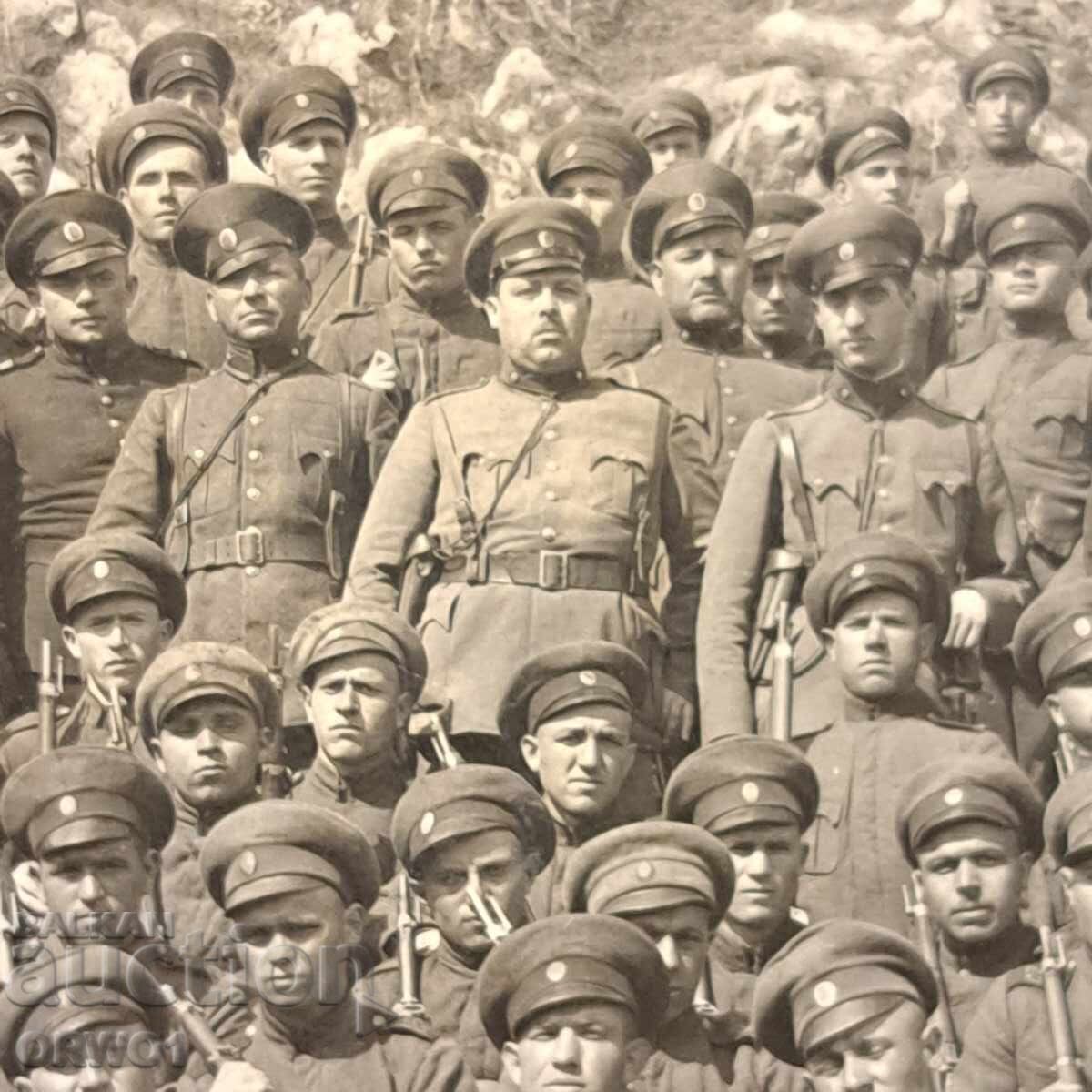 Soldați cu puști fotografie Regatul Bulgariei cu preț € 1.30 | 2.54 BGN Soldați cu puști fotografie Regatul Bulgariei cu preț € 1.30 | 2.54 BGN