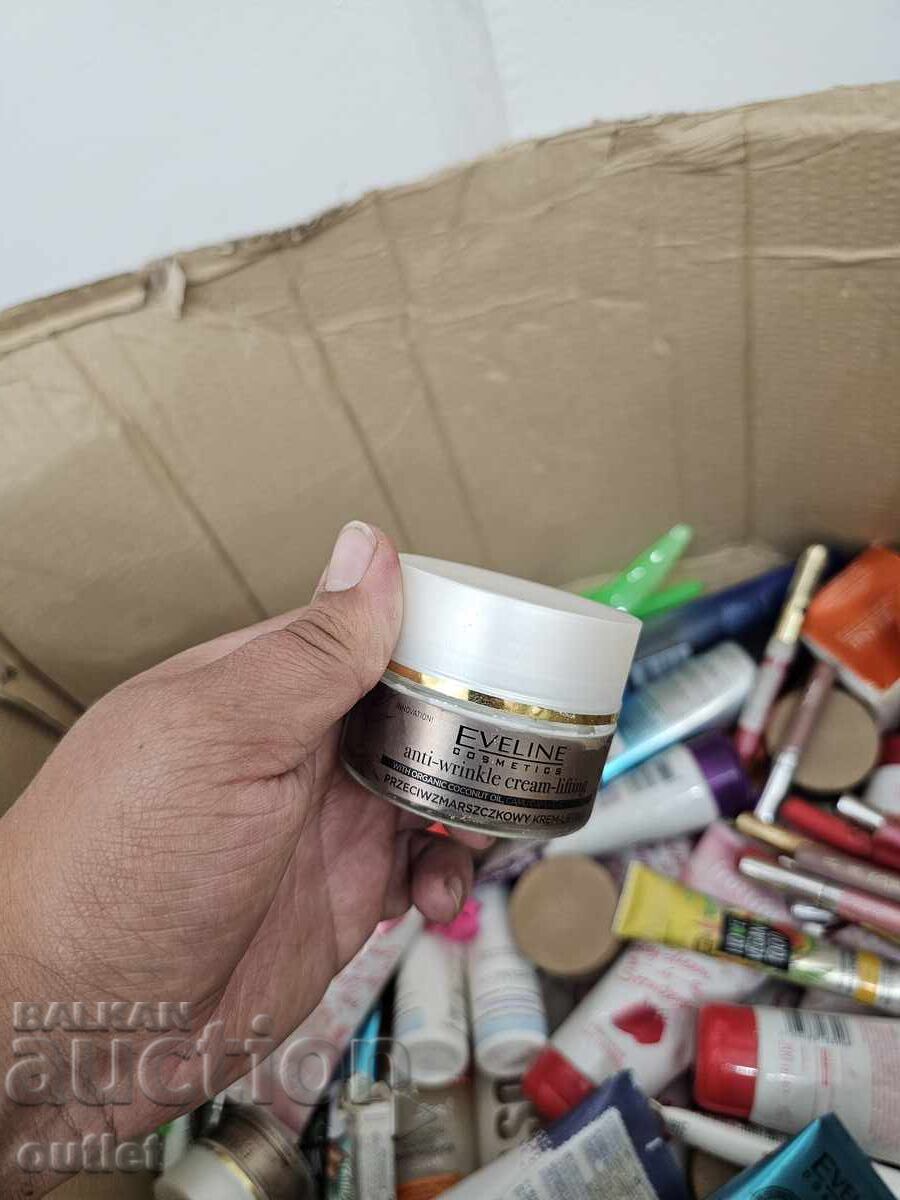 Delivery of Cosmetics Lot Delivery of Cosmetics Lot