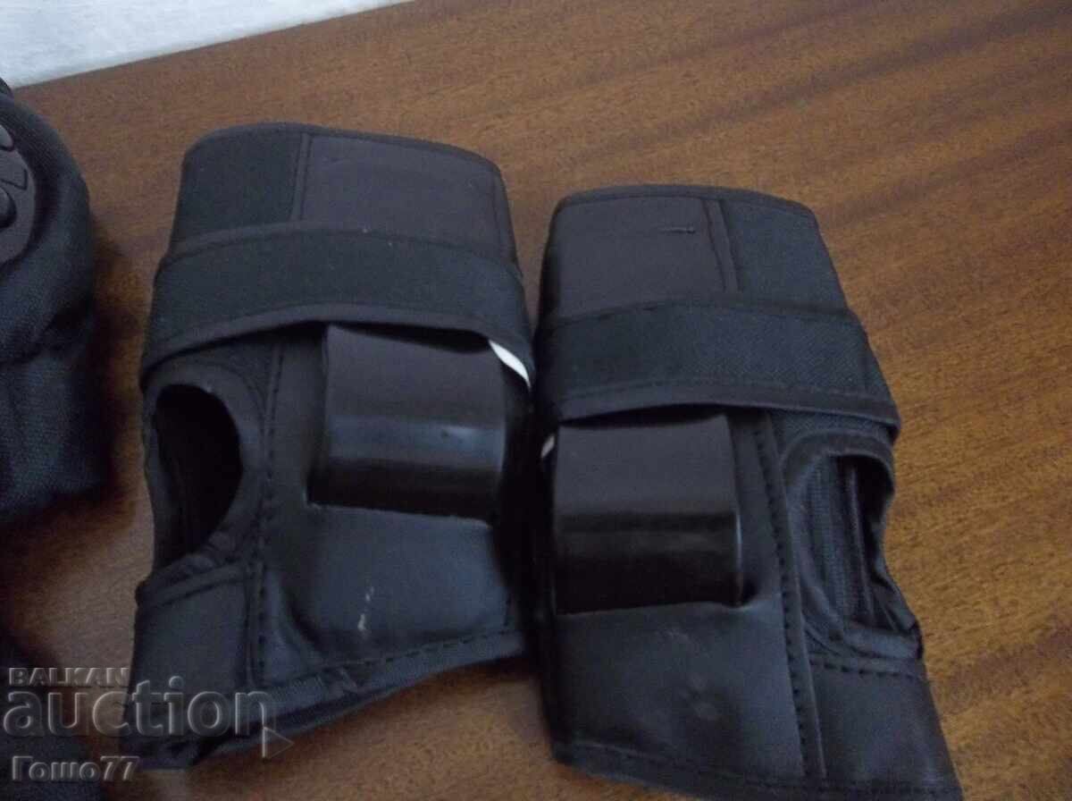 Delivery of Knee pads Delivery of Knee pads