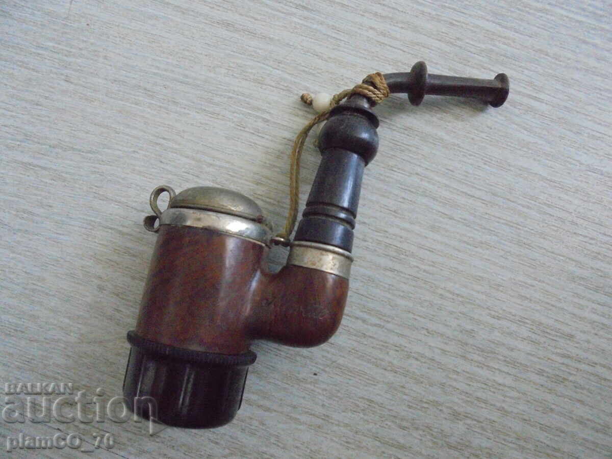 No. 8700 Antique wooden hunting pipe with a lid No. 8700 Antique wooden hunting pipe with a lid