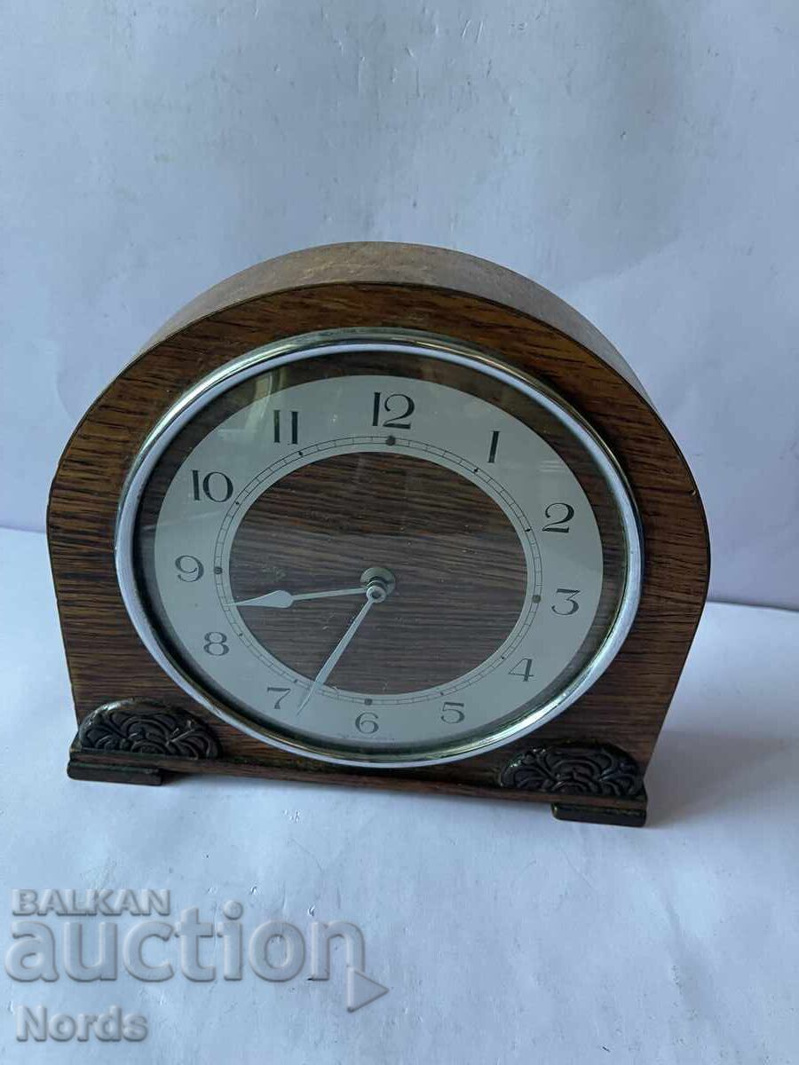 Mechanical wooden clock