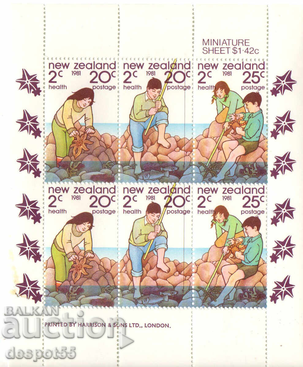 1981. Нова Зеландия. Деца, играещи край морето. Блок.