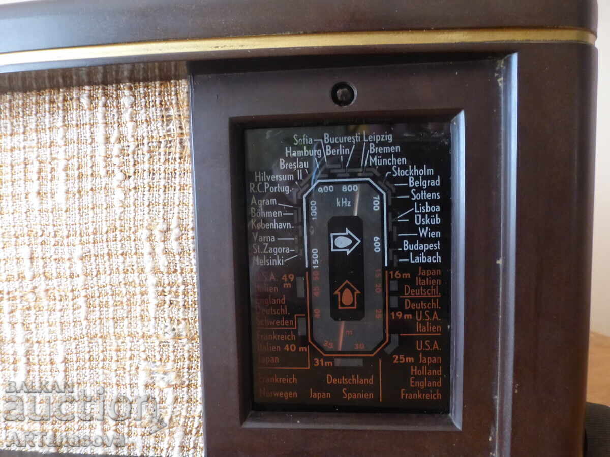 Radio cu lămpi din bachelită Philips 1943 WW2 Tuner cu preț € 165.00 | 322.71 BGN