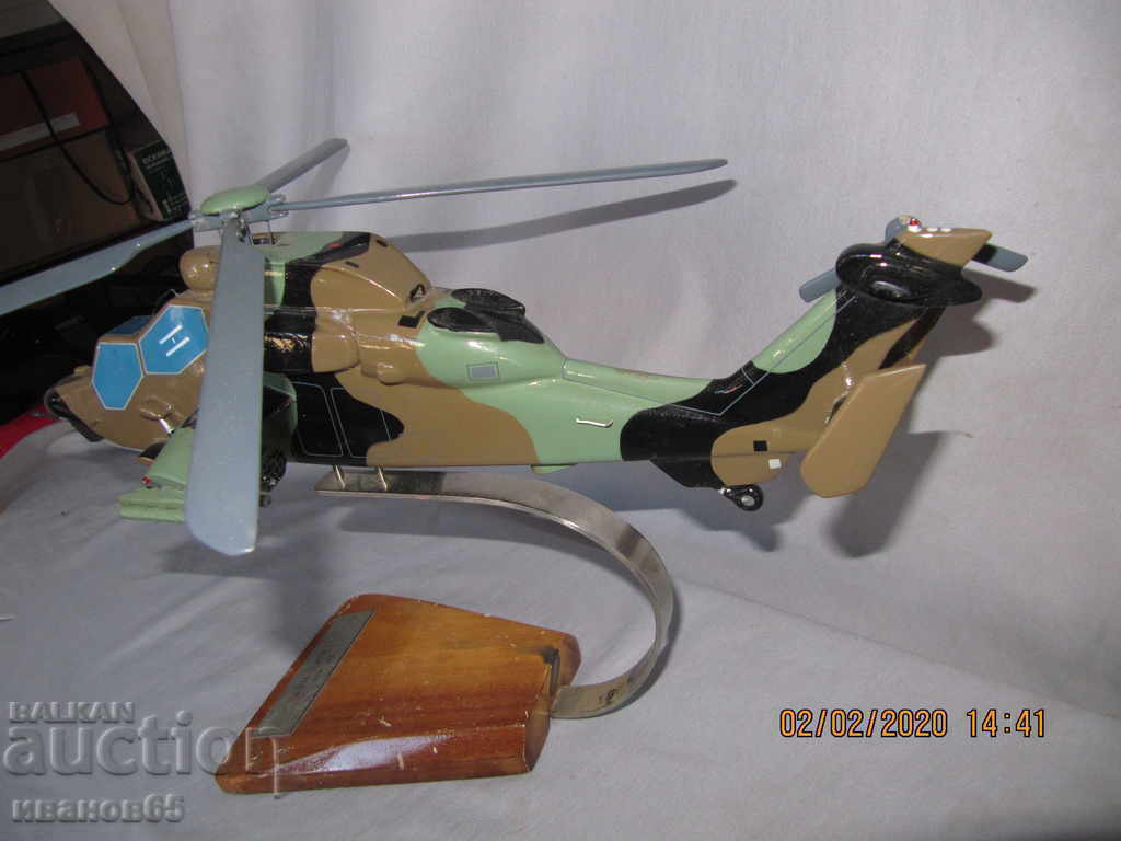 Licitație elicopter de lemn