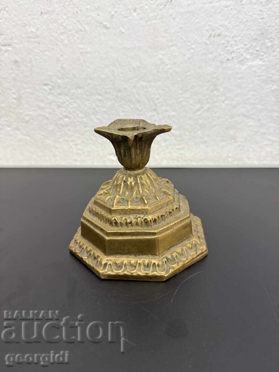 Auction Old bronze candlestick - single. No. 8219 Auction Old bronze candlestick - single. No. 8219