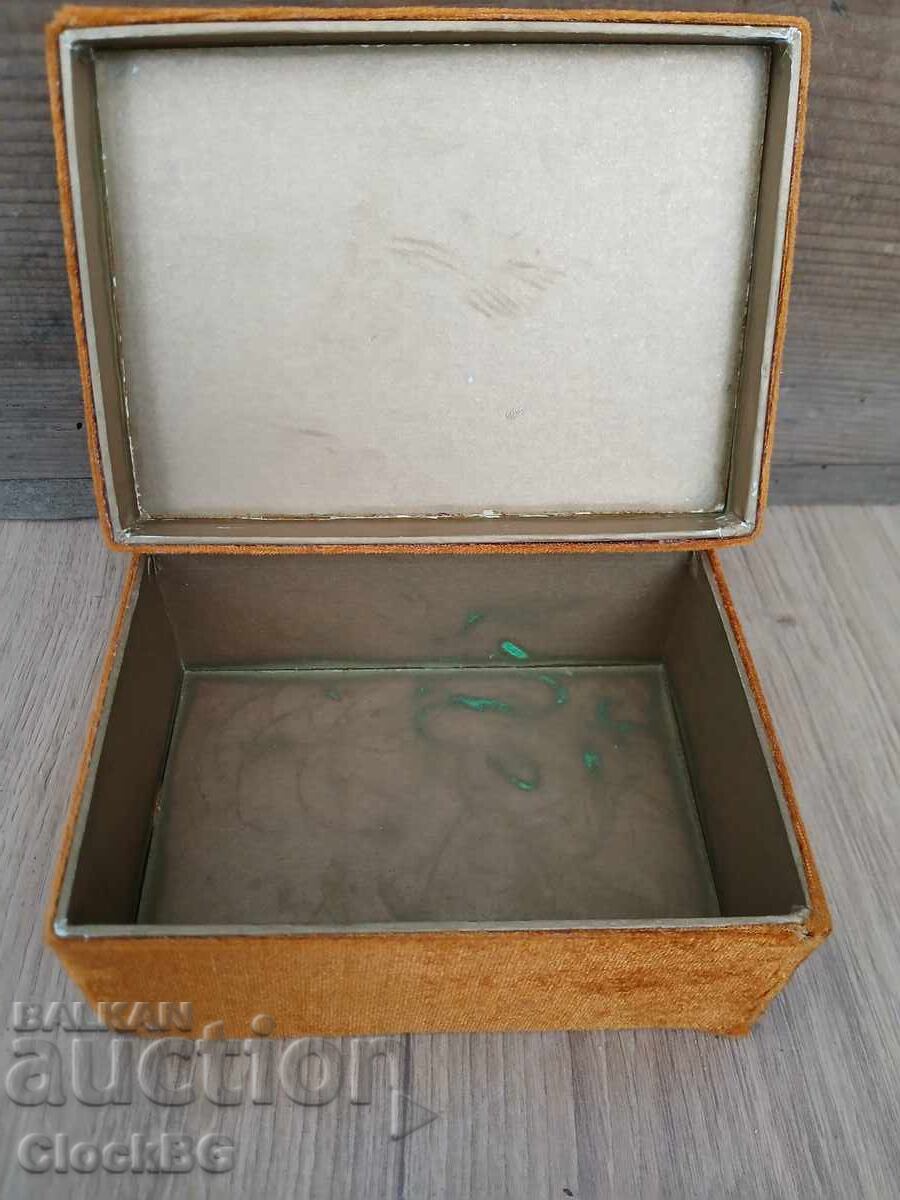 Δημοπρασία Vintage Βελούδινο Κουτί Κοσμημάτων / Μικροαντικειμένων