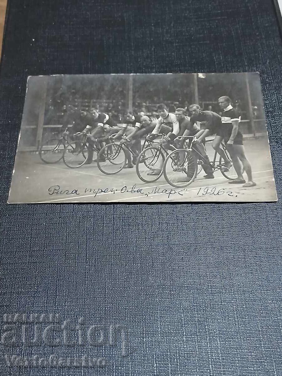 Fotografie-Poză veche-CICLIȘTI cu preț € 9.99 | 19.54 BGN