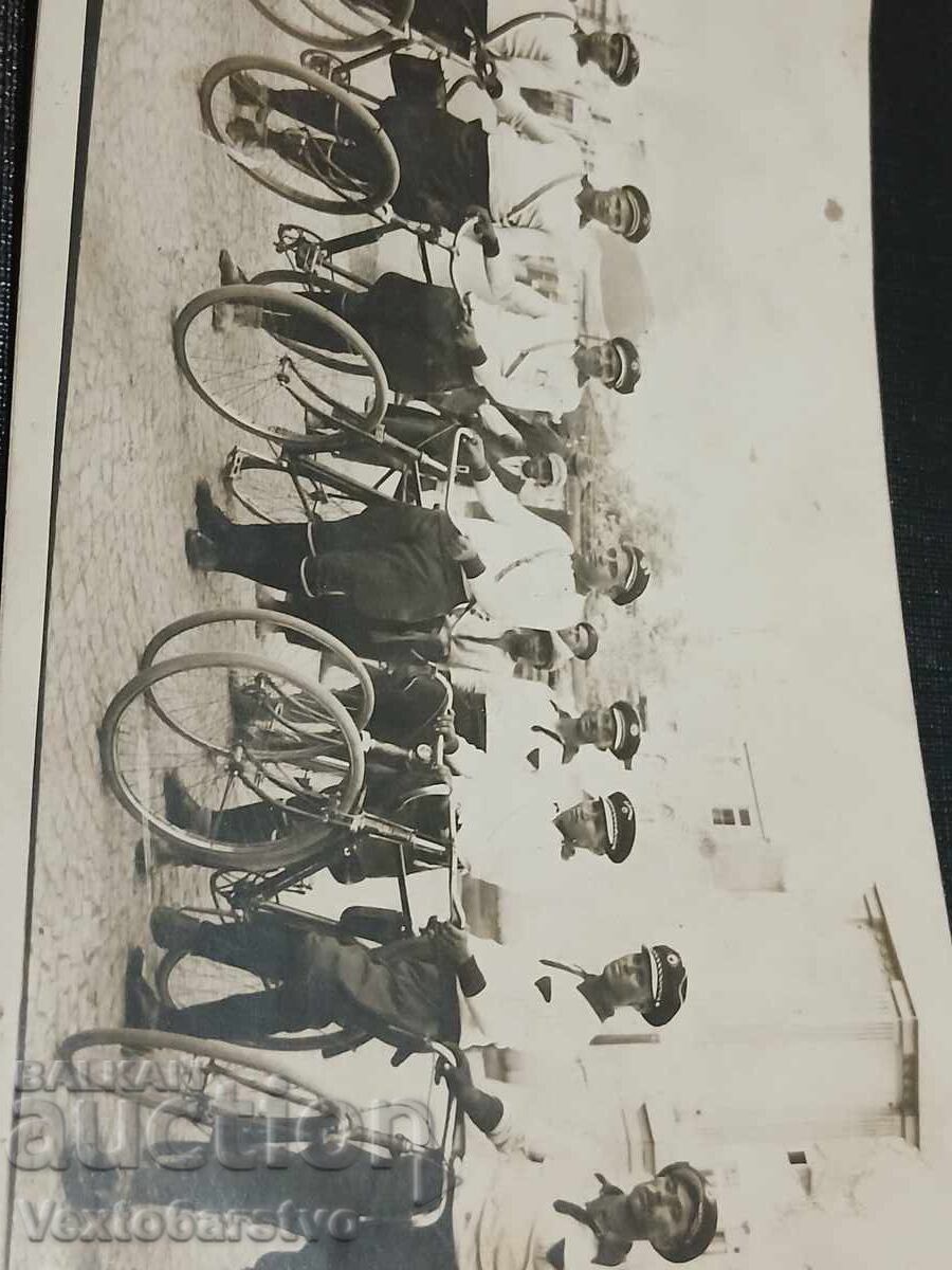 Fotografie-Poză veche-CICLIȘTI cu preț € 9.99 | 19.54 BGN