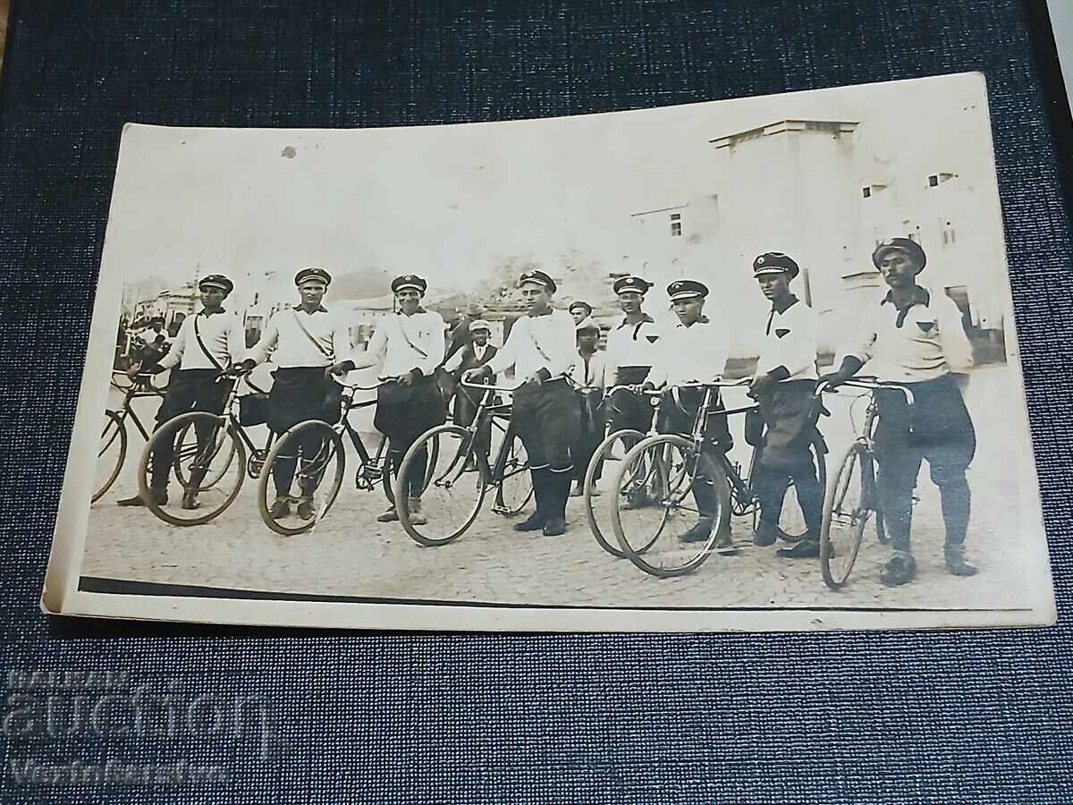 Fotografie-Poză veche-CICLIȘTI