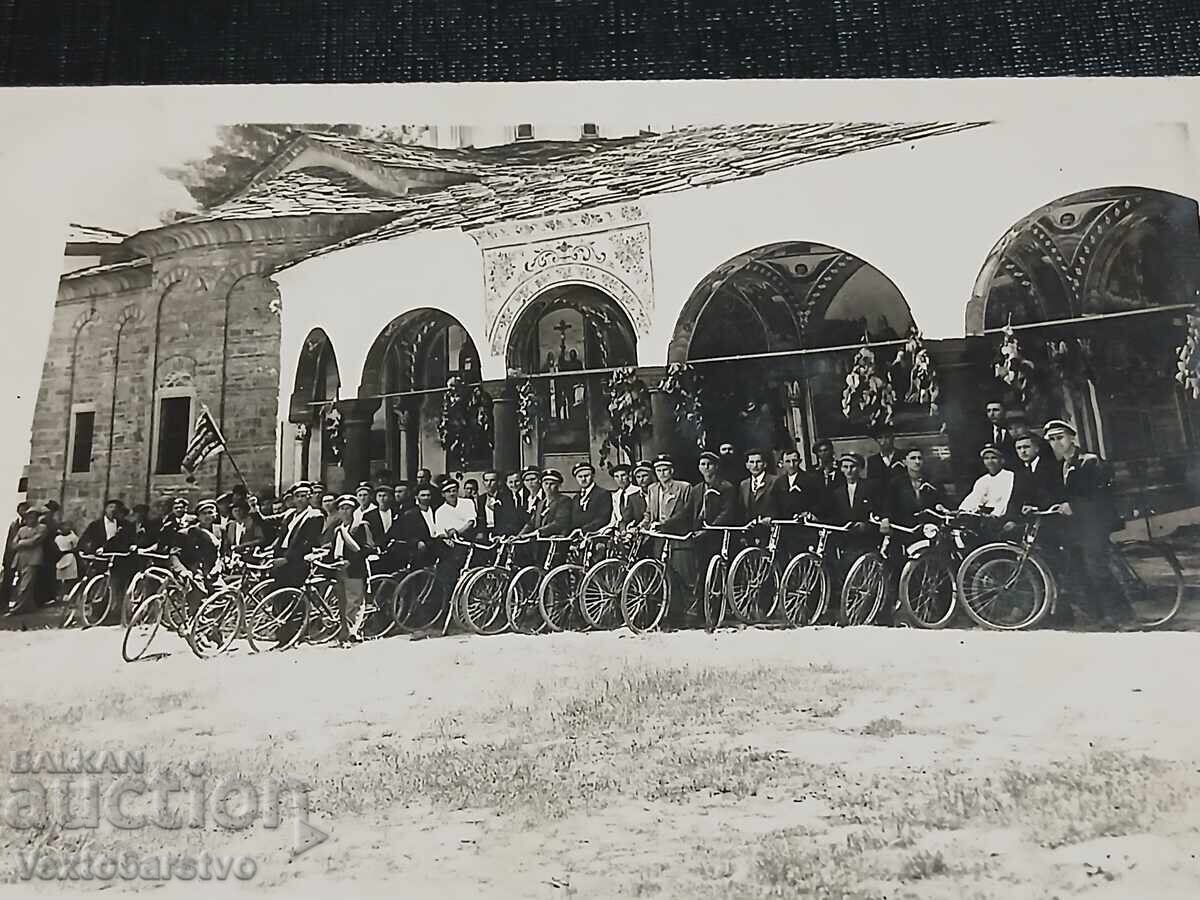 Fotografie-Poză veche-CICLIȘTI cu preț € 9.99 | 19.54 BGN