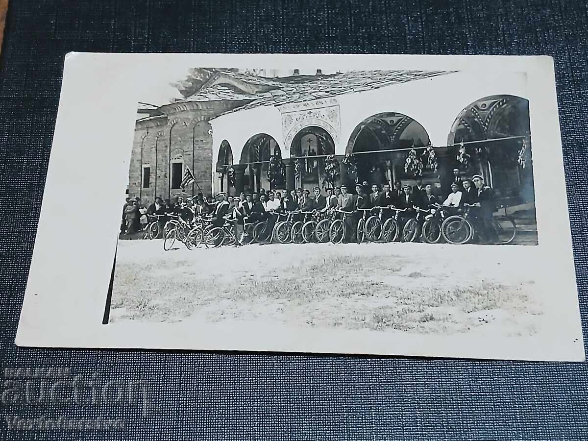 Fotografie-Poză veche-CICLIȘTI