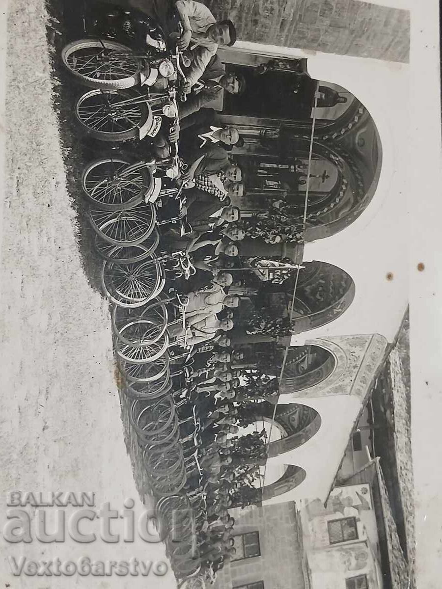 Fotografie-Poză veche-CICLIȘTI cu preț € 9.99 | 19.54 BGN