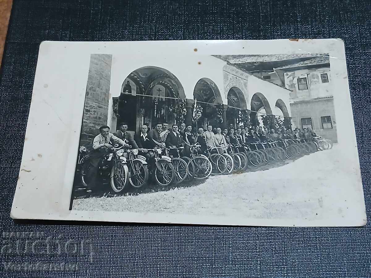 Fotografie-Poză veche-CICLIȘTI