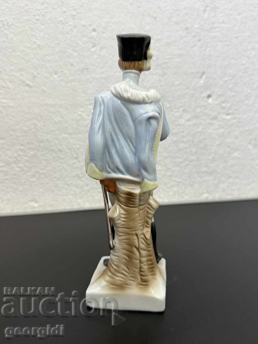 Statuetă din porțelan reprezentând un soldat francez. Nr. 8229 - 5