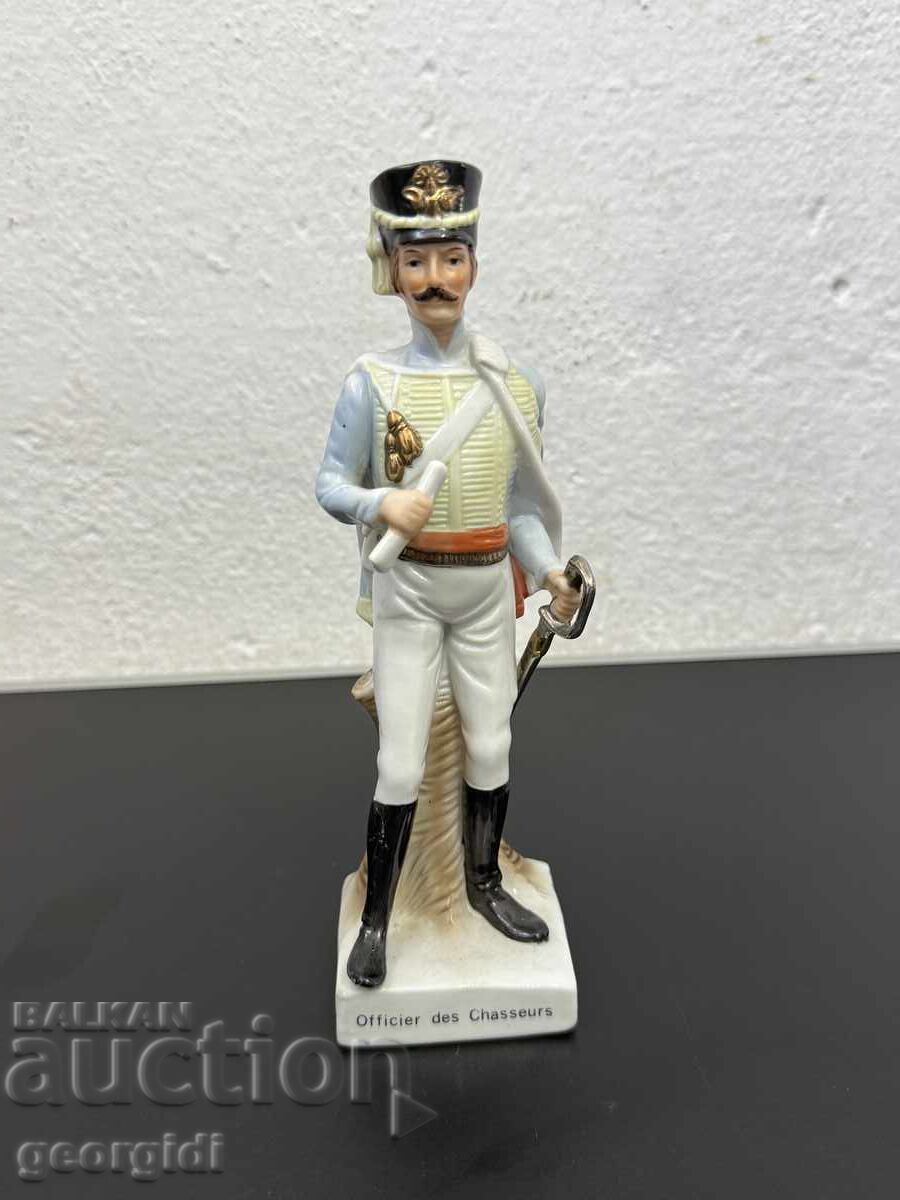 Statuetă din porțelan reprezentând un soldat francez. Nr. 8229