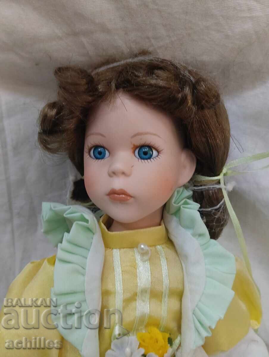 Păpușă din porțelan 33 cm cu preț € 10.00 | 19.56 BGN