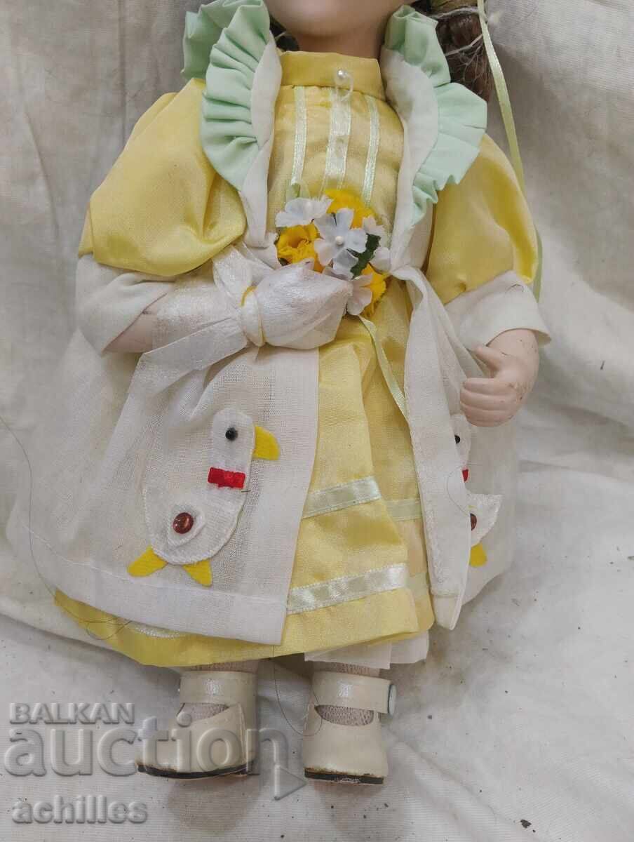 Licitație Păpușă din porțelan 33 cm