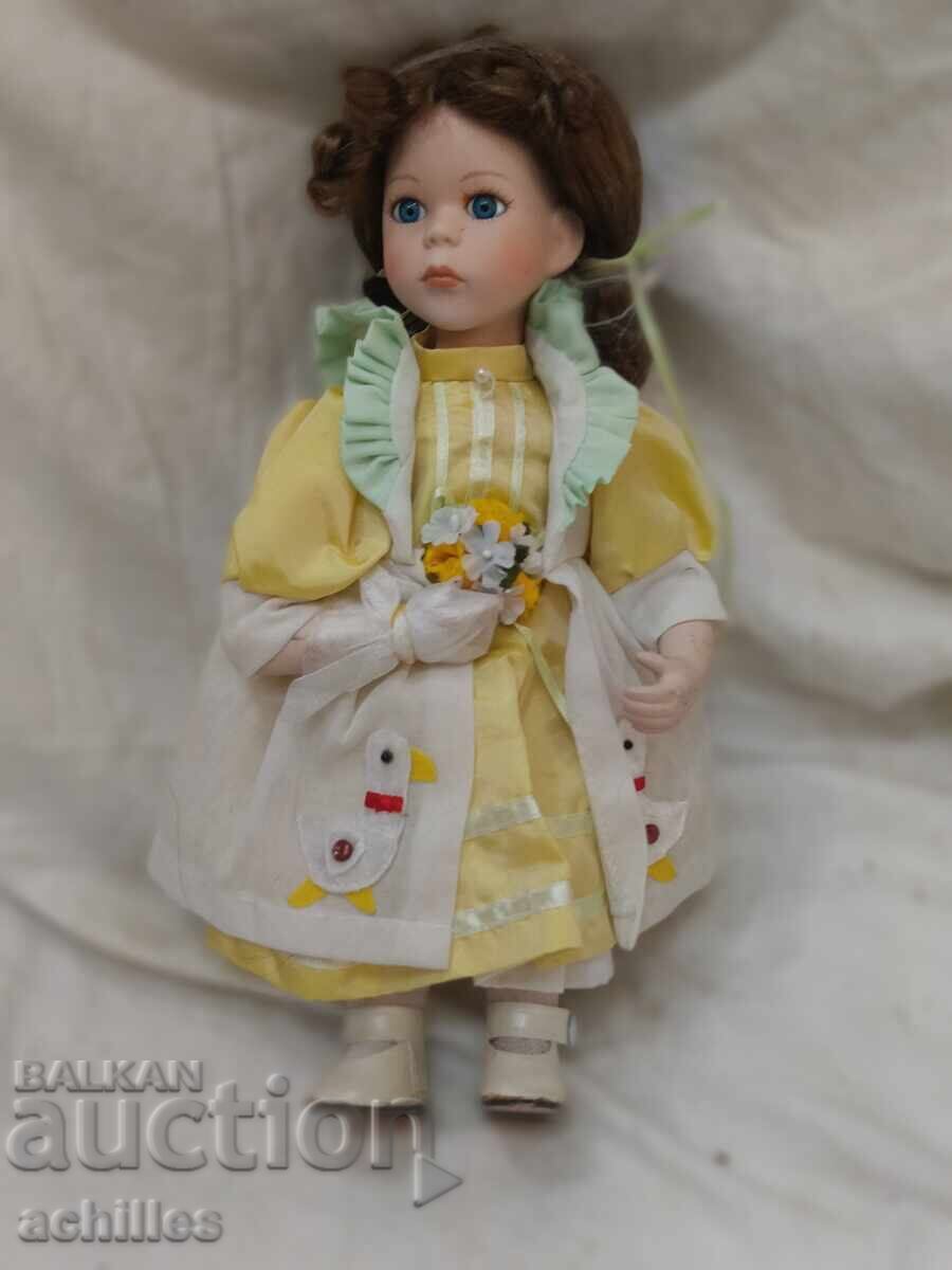 Păpușă din porțelan 33 cm