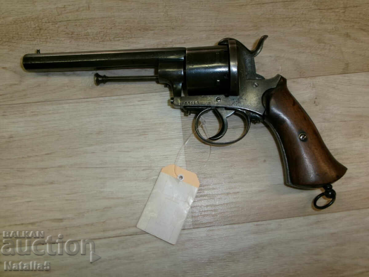 Revolver belgian cu preț € 150.00 | 293.38 BGN