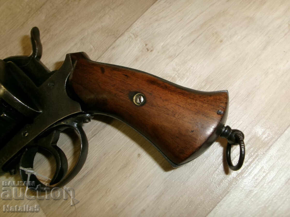 Livrarea Revolver belgian