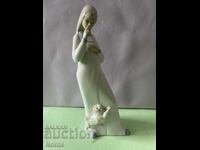 Порцеланова фигурка 23см