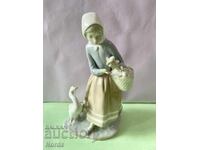 LLADRO Spanish porcelain figurine