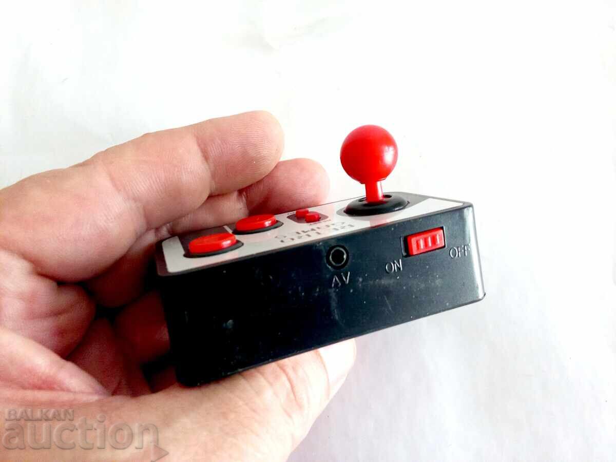 Consolă de jocuri retro marca MGT cu 200 de jocuri pe 8 biți incluse cu preț € 25.00 | 48.90 BGN