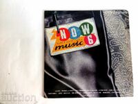disc de vinil compilație conține 30 de melodii de succes
