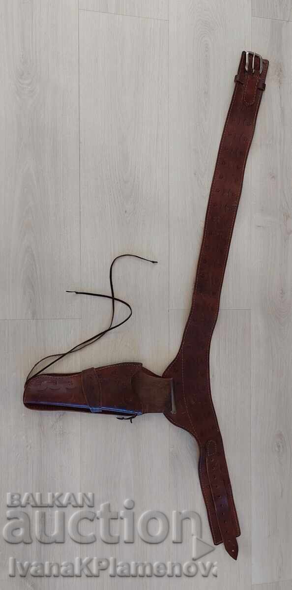 Curea din piele cu toc pentru pistol, pentru cunoscători cu preț € 60.00 | 117.35 BGN Curea din piele cu toc pentru pistol, pentru cunoscători cu preț € 60.00 | 117.35 BGN