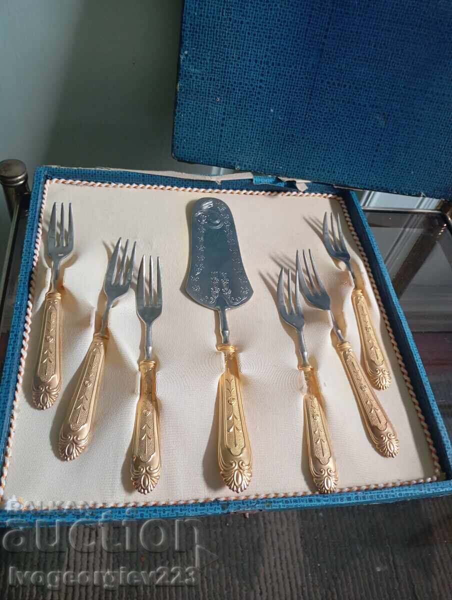 Tacâmuri antice pentru tort