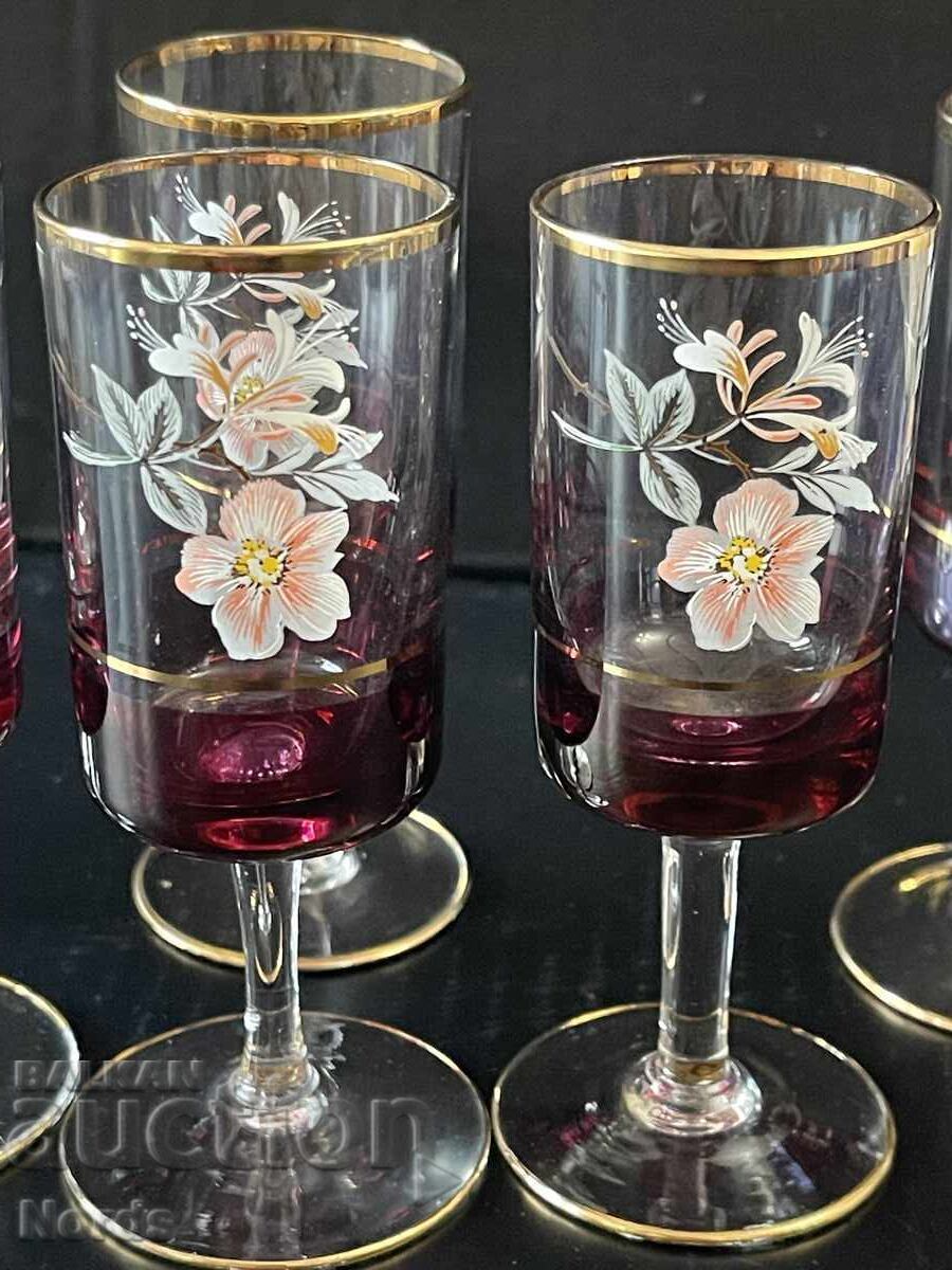 Livrarea Frumos set pentru băuturi alcoolice Livrarea Frumos set pentru băuturi alcoolice