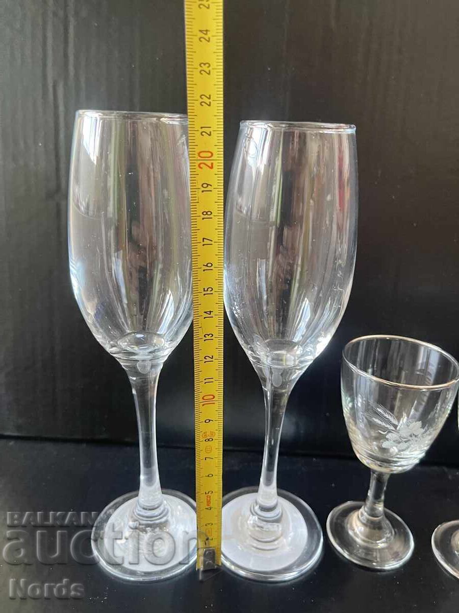 Lot de pahare frumoase din sticlă - 5 Lot de pahare frumoase din sticlă - 5
