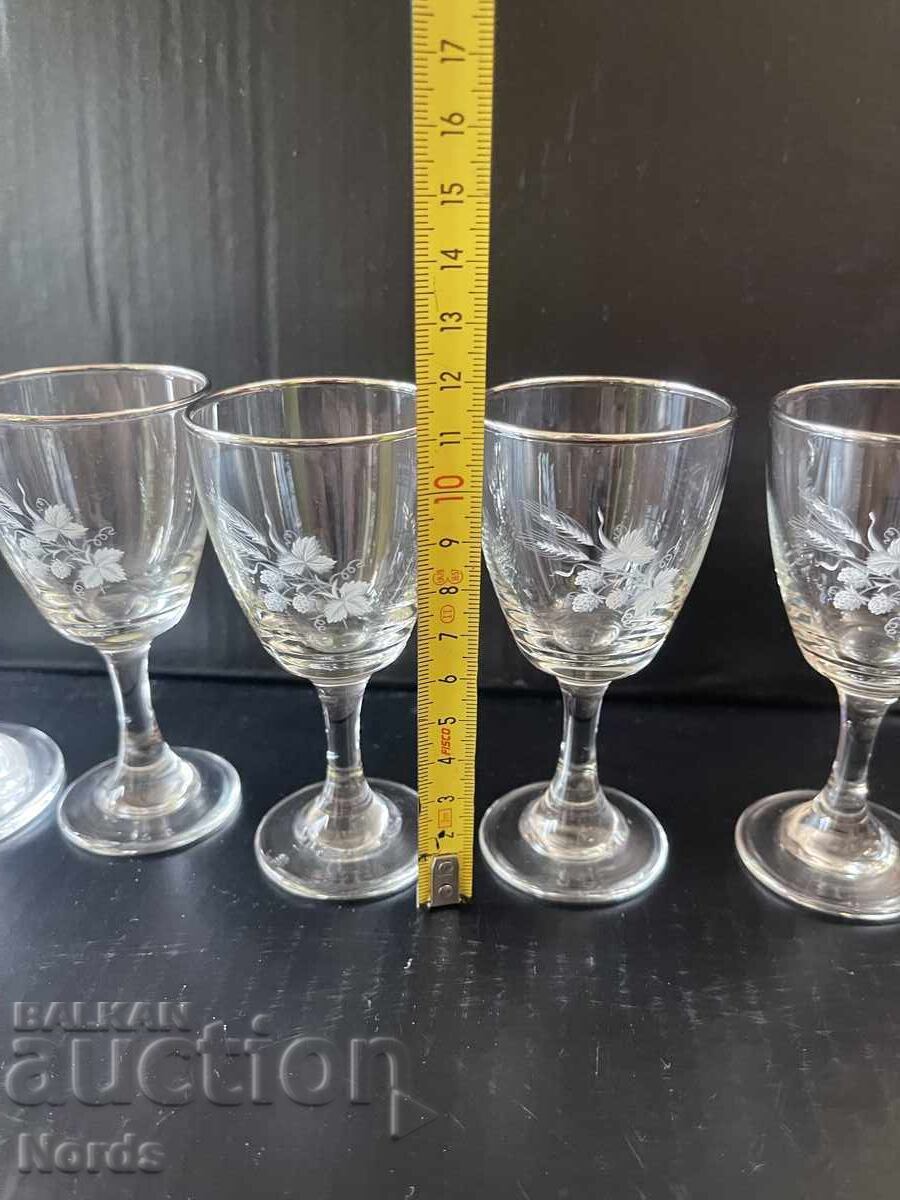 Lot de pahare frumoase din sticlă - 6 Lot de pahare frumoase din sticlă - 6