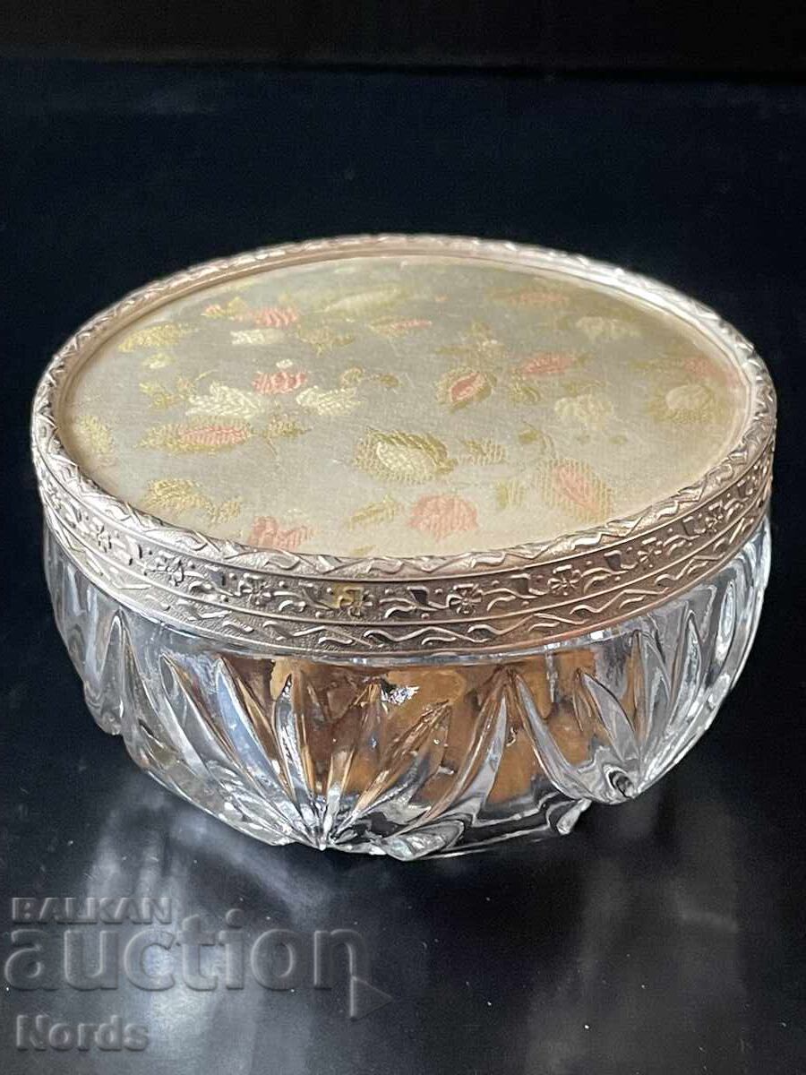 Cutie de bijuterii vintage cu colier din lemn Cutie de bijuterii vintage cu colier din lemn
