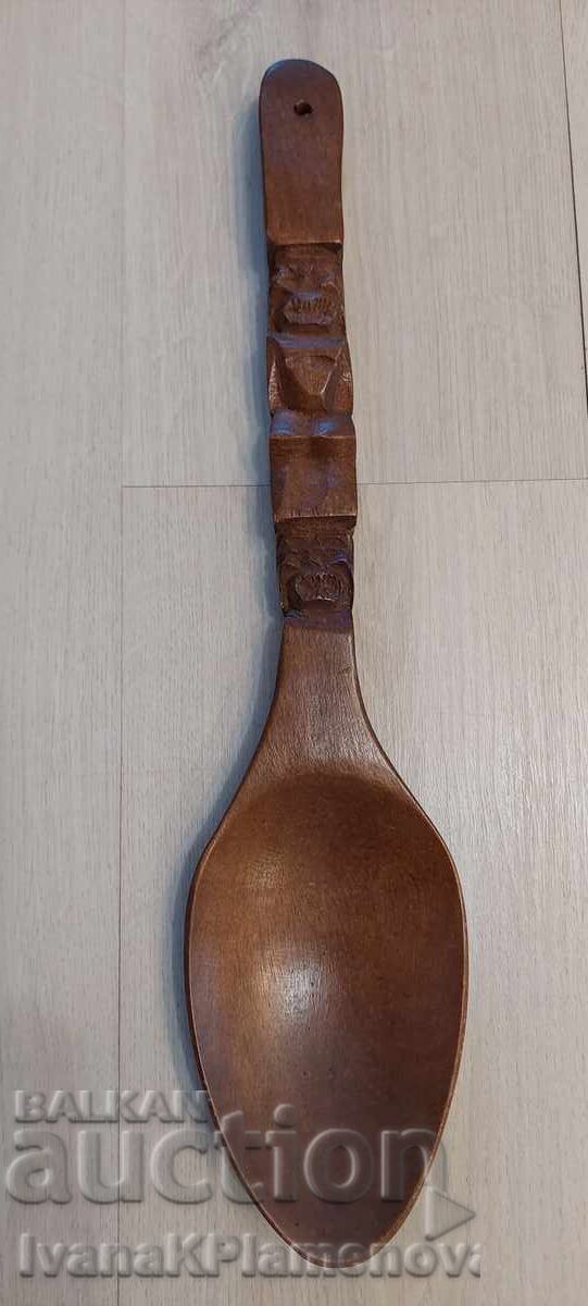 Delivery of Wood carvings for connoisseurs, two pieces