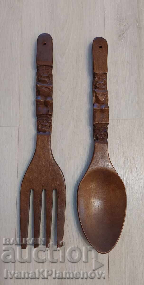 Wood carvings for connoisseurs, two pieces
