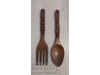 Wood carvings for connoisseurs, two pieces