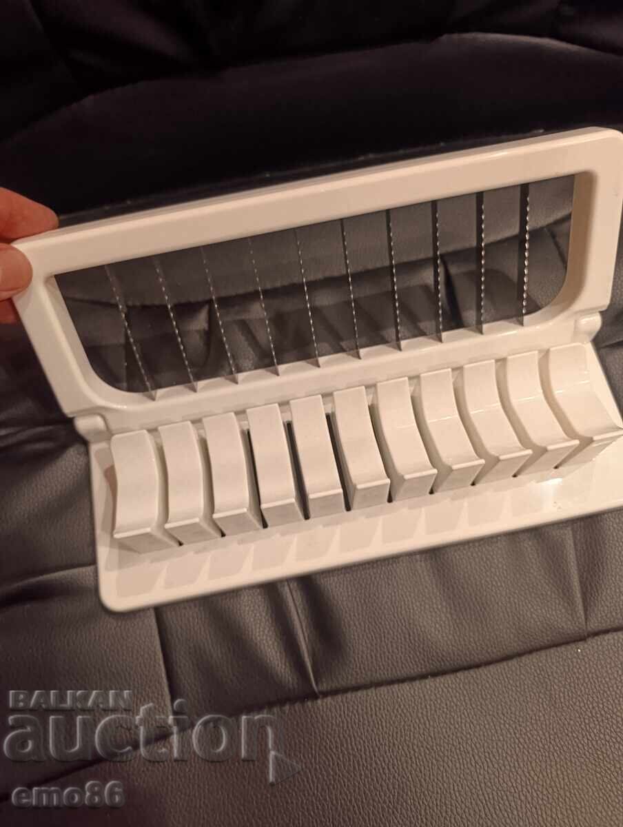 Aparat pentru feliat mezeluri și legume cu preț € 1.00 | 1.96 BGN