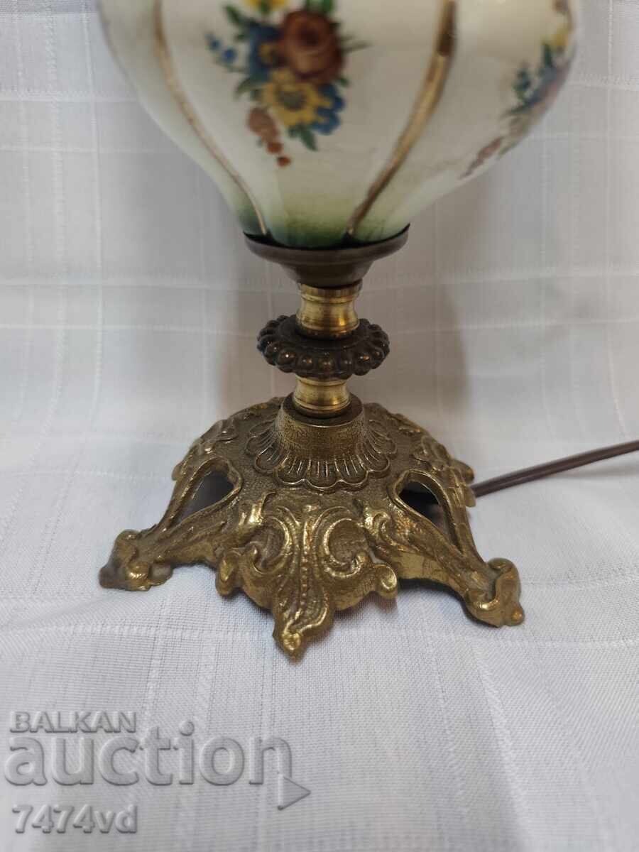 Εντυπωσιακό και πλήρως λειτουργικό vintage επιτραπέζιο φωτιστικό με τιμή € 55.00 | 107.57 BGN