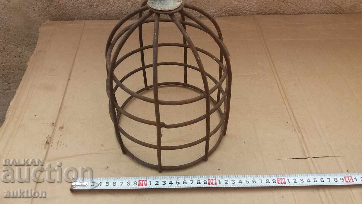 PROTECTOR VECHI PENTRU LAMPĂ INDUSTRIALĂ cu preț € 2.99 | 5.85 BGN PROTECTOR VECHI PENTRU LAMPĂ INDUSTRIALĂ cu preț € 2.99 | 5.85 BGN