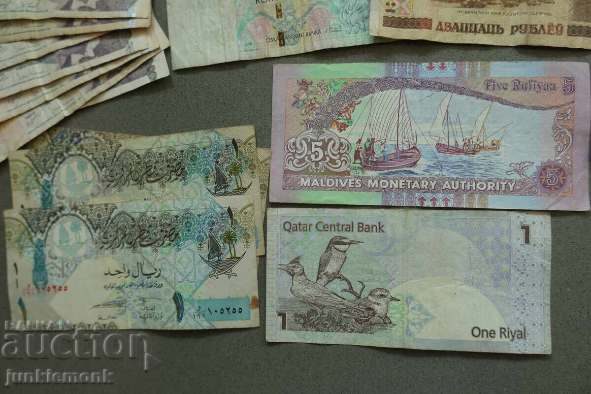 LOT 28 BUCĂȚI BANCNOTE STRĂINE ! cu preț € 5.00 | 9.78 BGN