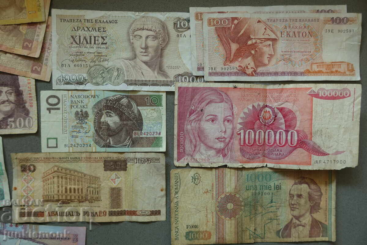 Licitație LOT 28 BUCĂȚI BANCNOTE STRĂINE !