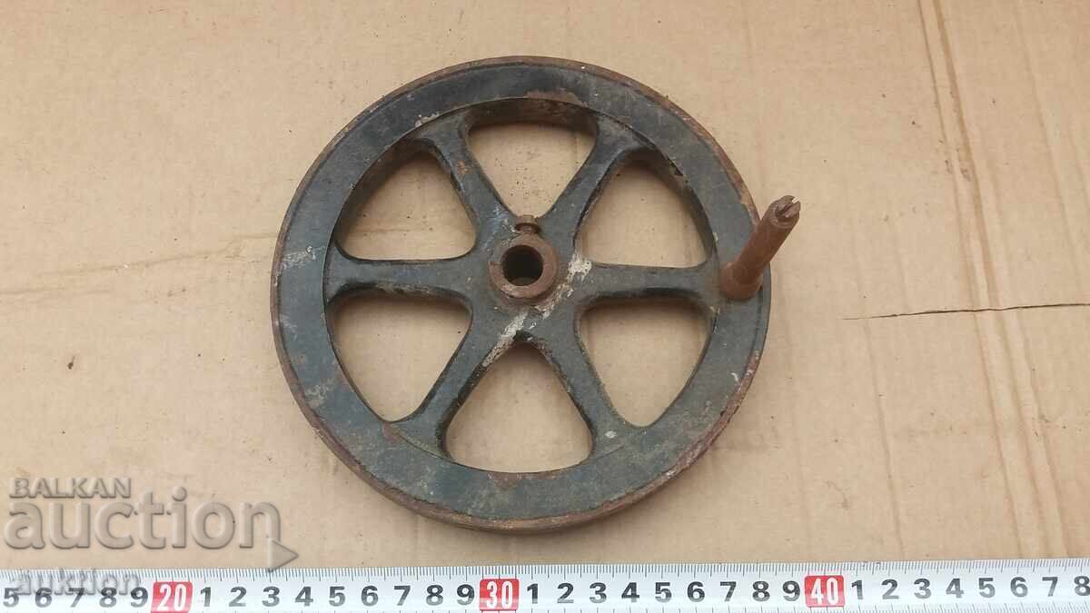 VECHE ROATĂ MANUALĂ DE MAȘINĂ - RENAȘTERE cu preț € 2.99 | 5.85 BGN